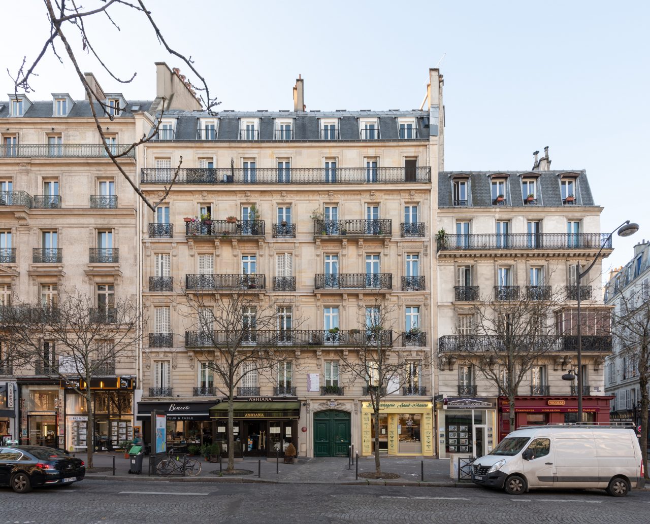 Paris - Unregulated housing